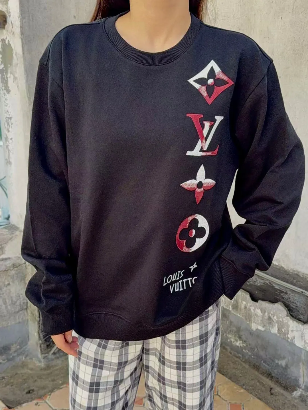 Louis Vuitton/Louis Vuitton 25Fw contrasting color four-flower embroidery crew neck sweatshirt